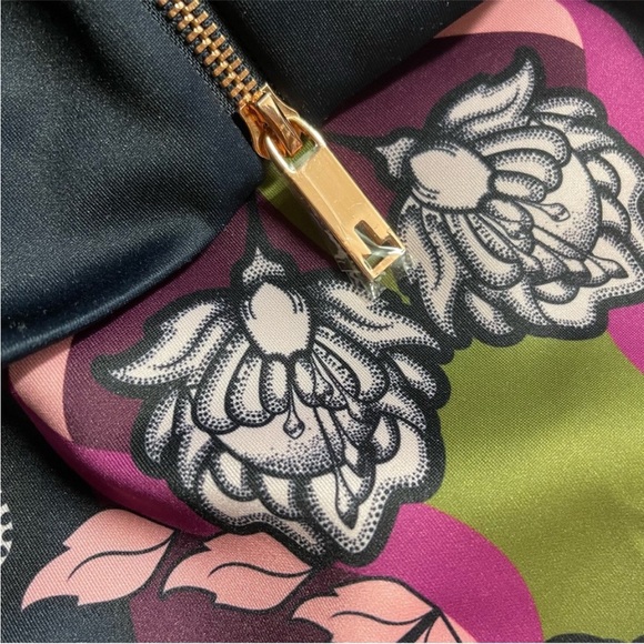 Ted Baker London Zyta NavyBlue Tapestry Floral Sleeveless Sheath
Dress Size 4 - Picture 3 of 15